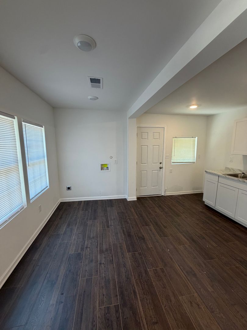 851 N Claybrook St 4 of 12