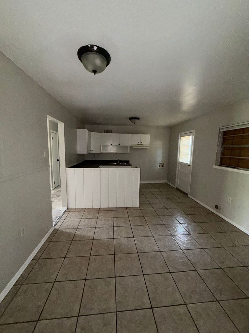 2740 McGregor Ave 7 of 10