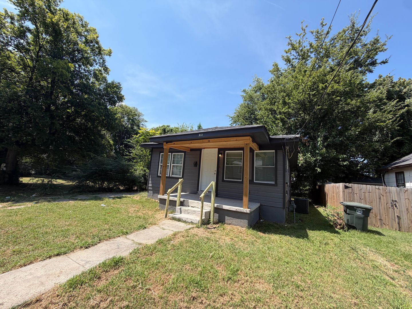 851 N Claybrook St 2 of 12