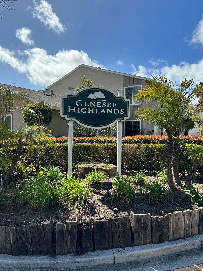 San Diego Townhome: 4152 Camino Islay