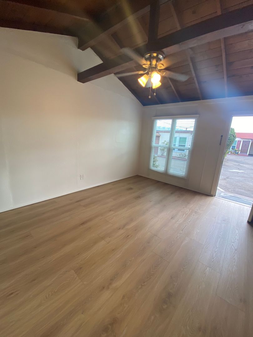 San Diego Apartment: 4432 Pacific Hwy
