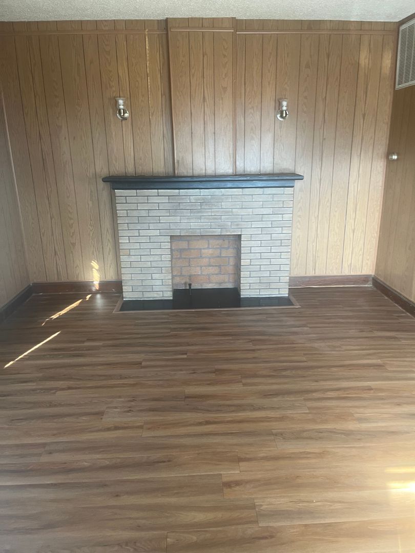 Enid Apartment: 1814/1816 E. Elm