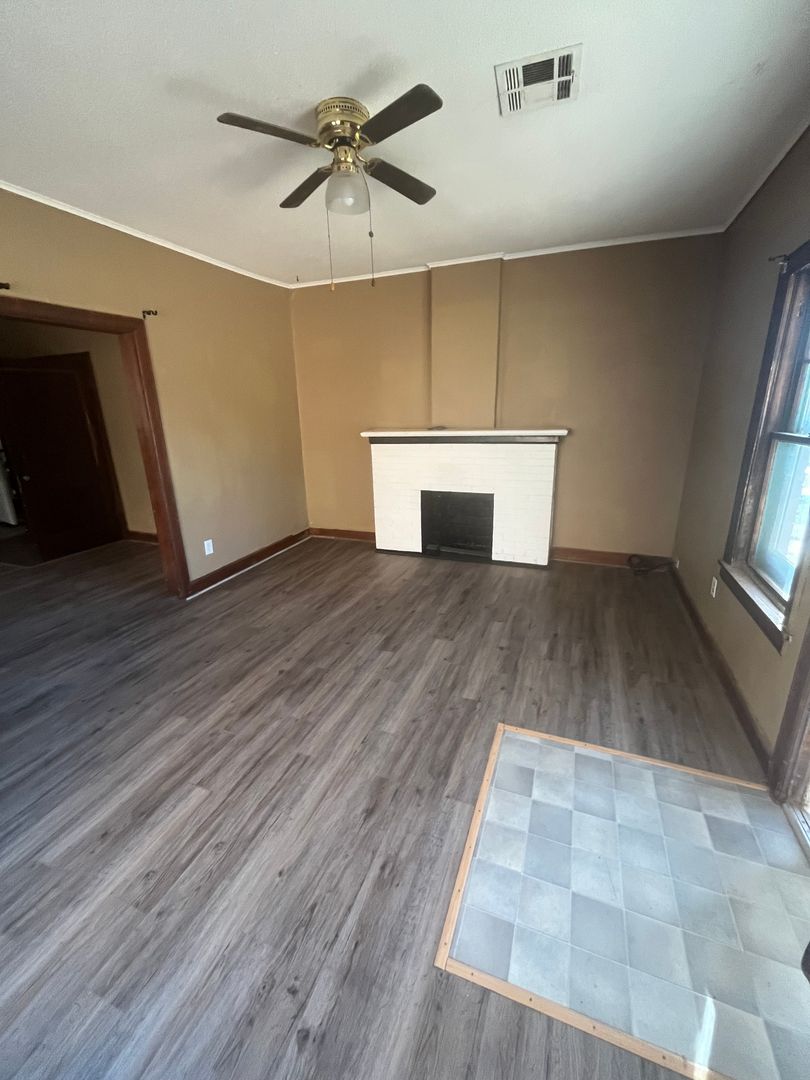 Enid Apartment: 1814/1816 E. Elm