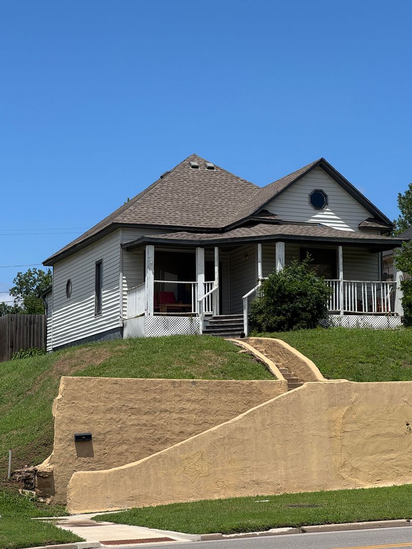 Enid House: 602 E Randolph