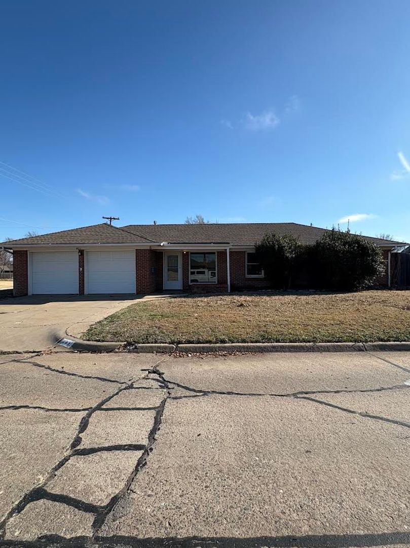 Enid House: 401 S Hoover