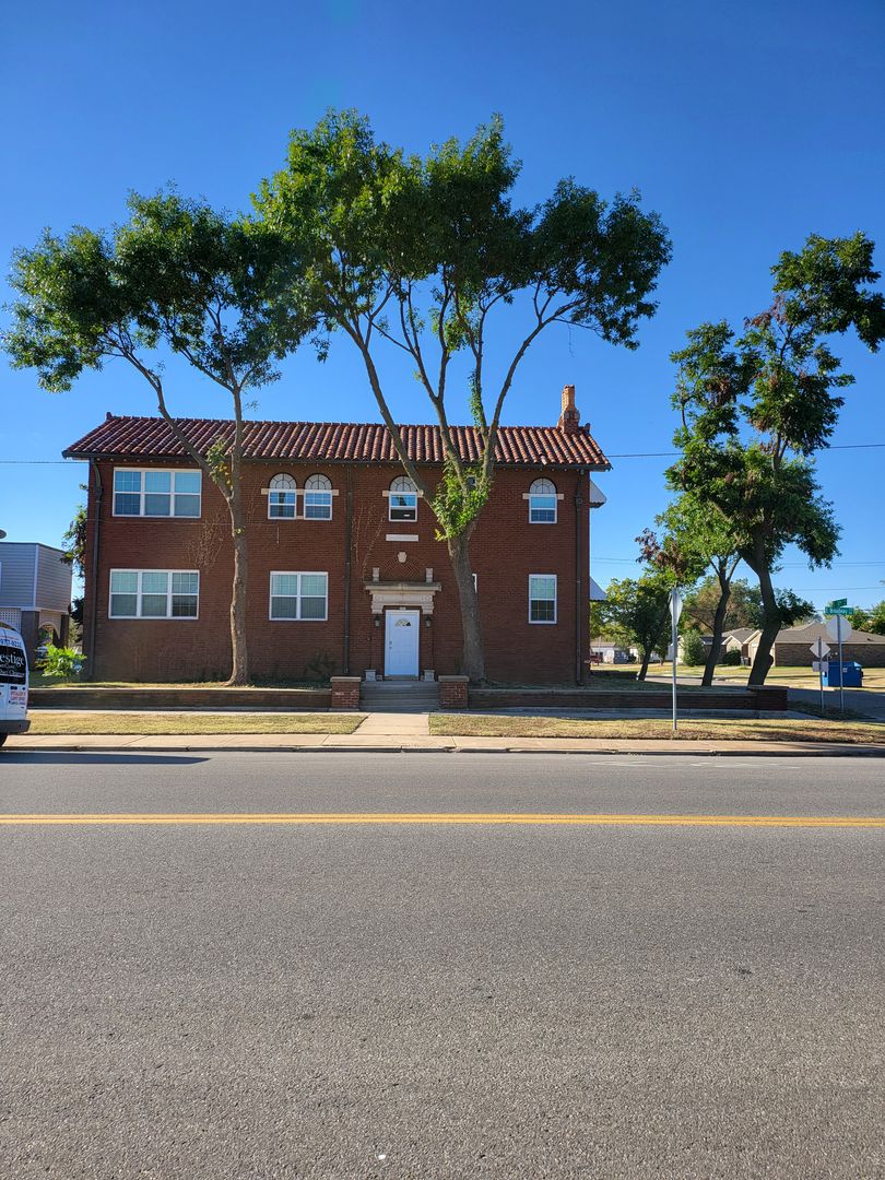 Enid House: 1201 E Broadway APT D