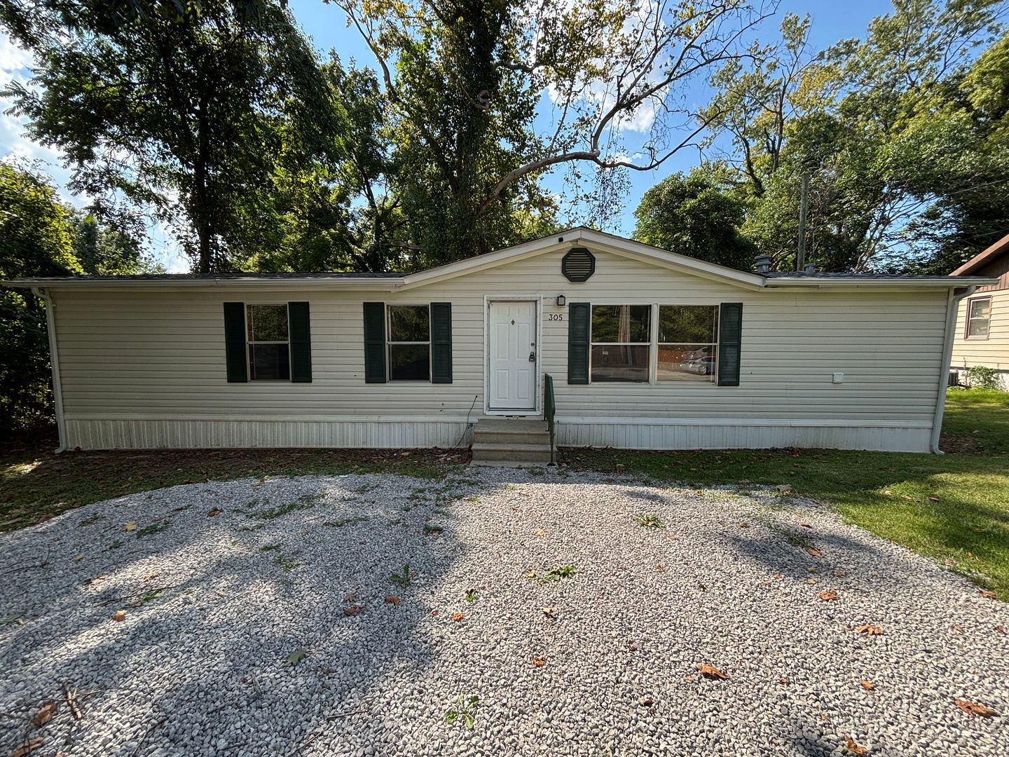 Belleville House: 305 Cascade Drive