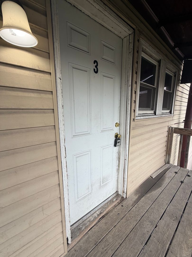 Granite City Apartment: 2423 Lincoln Ave