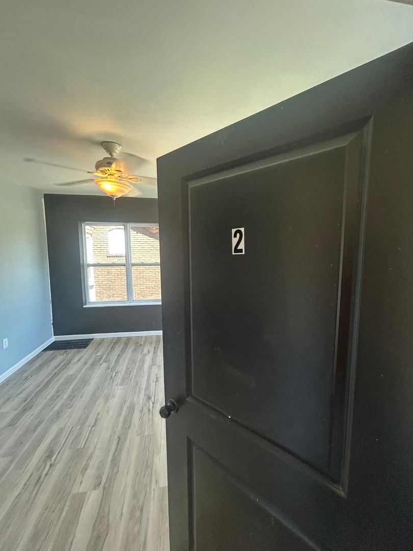 Granite City Apartment: 2905 Madison Ave