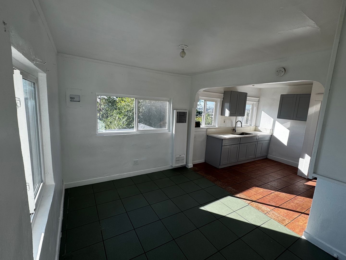 Los Angeles Apartment: 3940 Dobinson ST