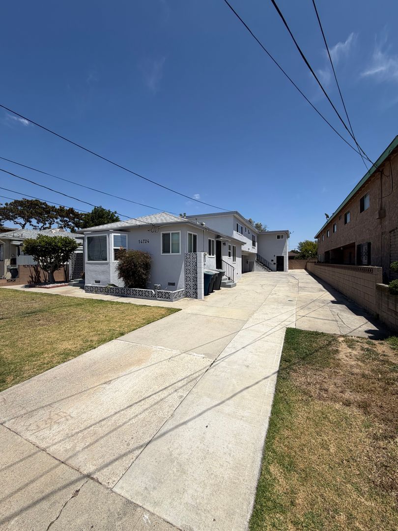 Gardena Apartment: 14724 S Budlong Ave