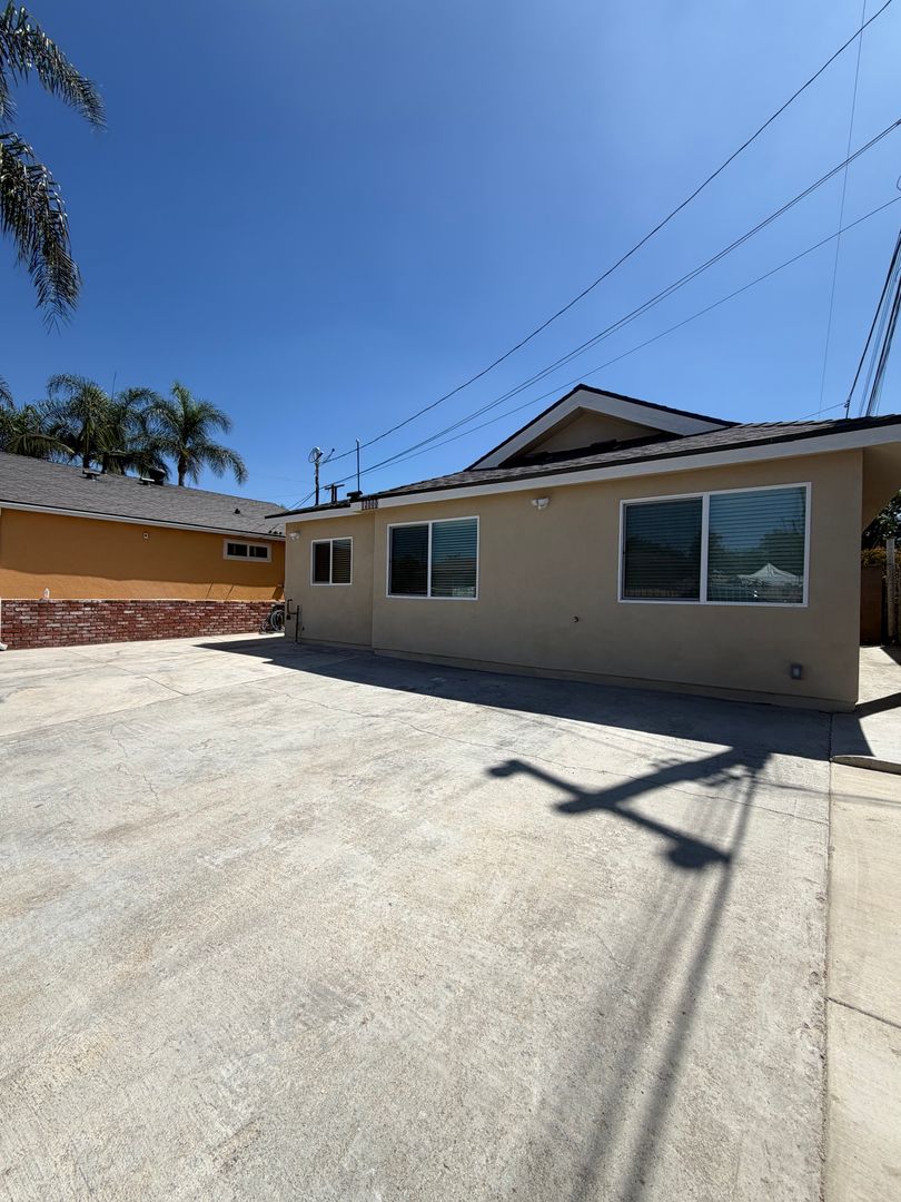 Artesia House: 12000 167th Street