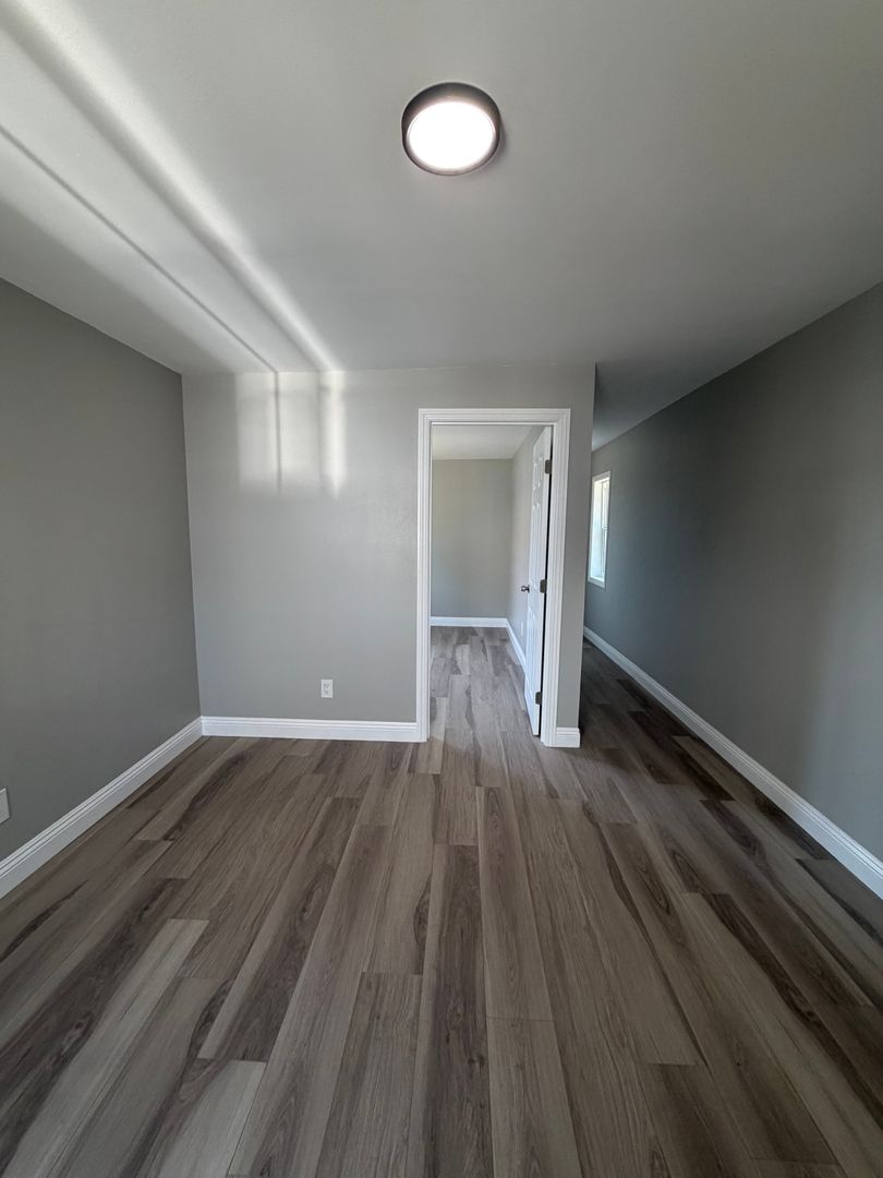 Los Angeles Apartment: 152 S Bonnie Beach