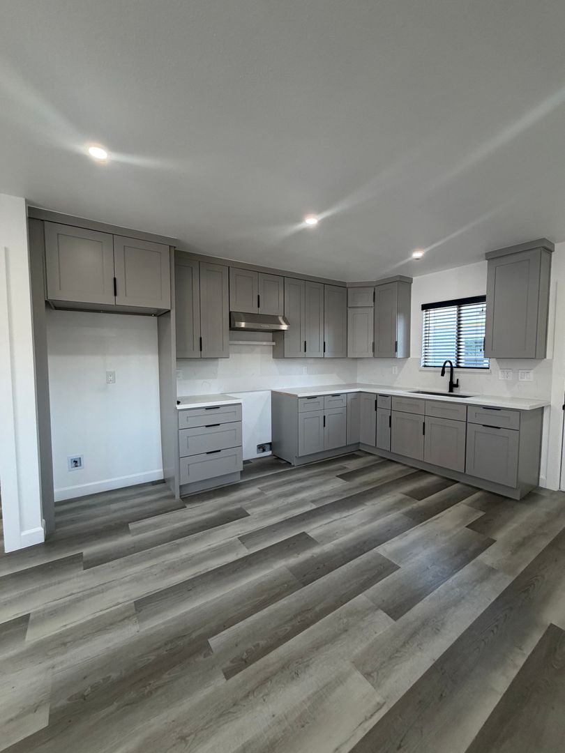 Compton Apartment: 15512 S White Ave