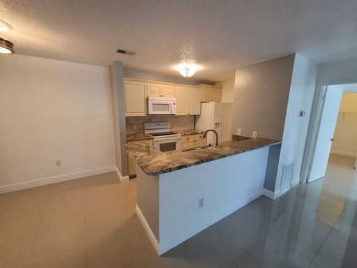3 bedroom 2 Bath Home Gate-Manned Community – photo 1