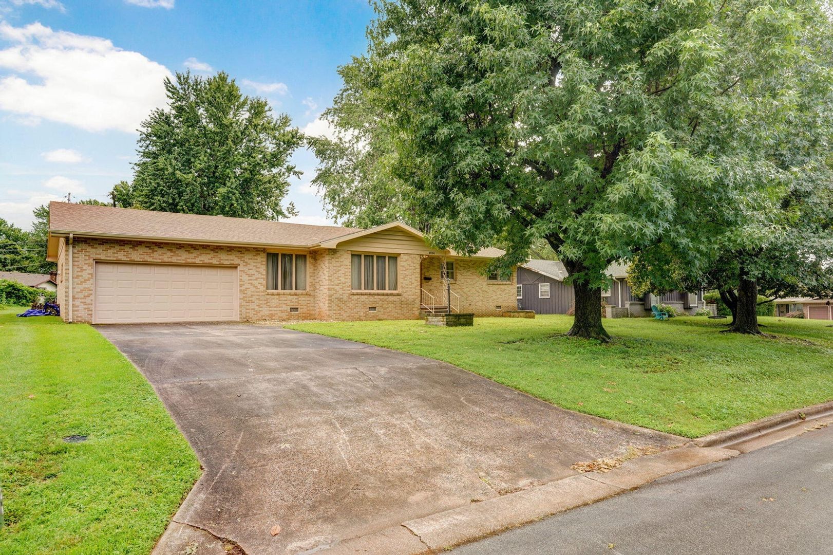 Springfield House: 3066 E. Lomita St.