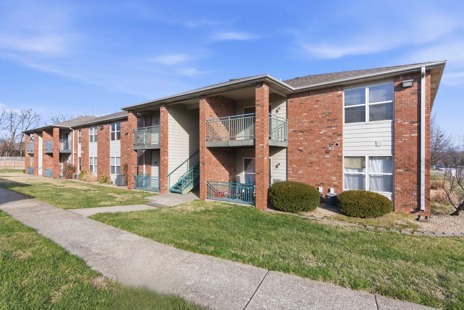 Springfield Apartment: 2835-2839 S. Nettleton Avenue