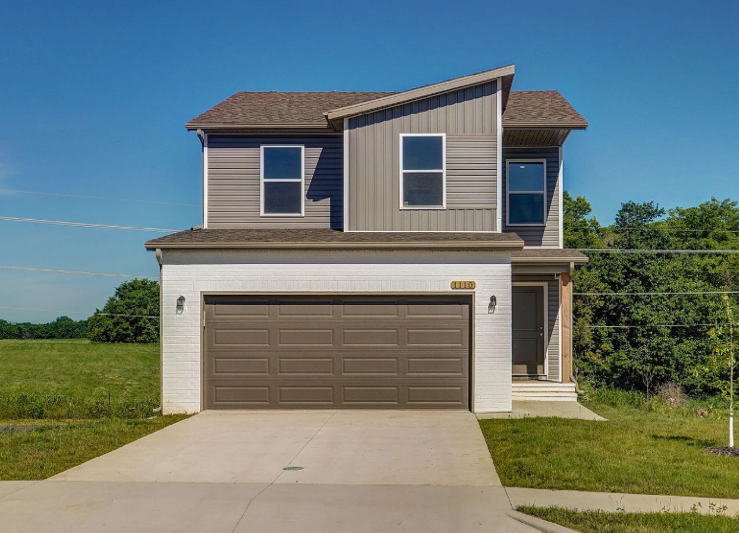 Republic House: 1110 E Perry St