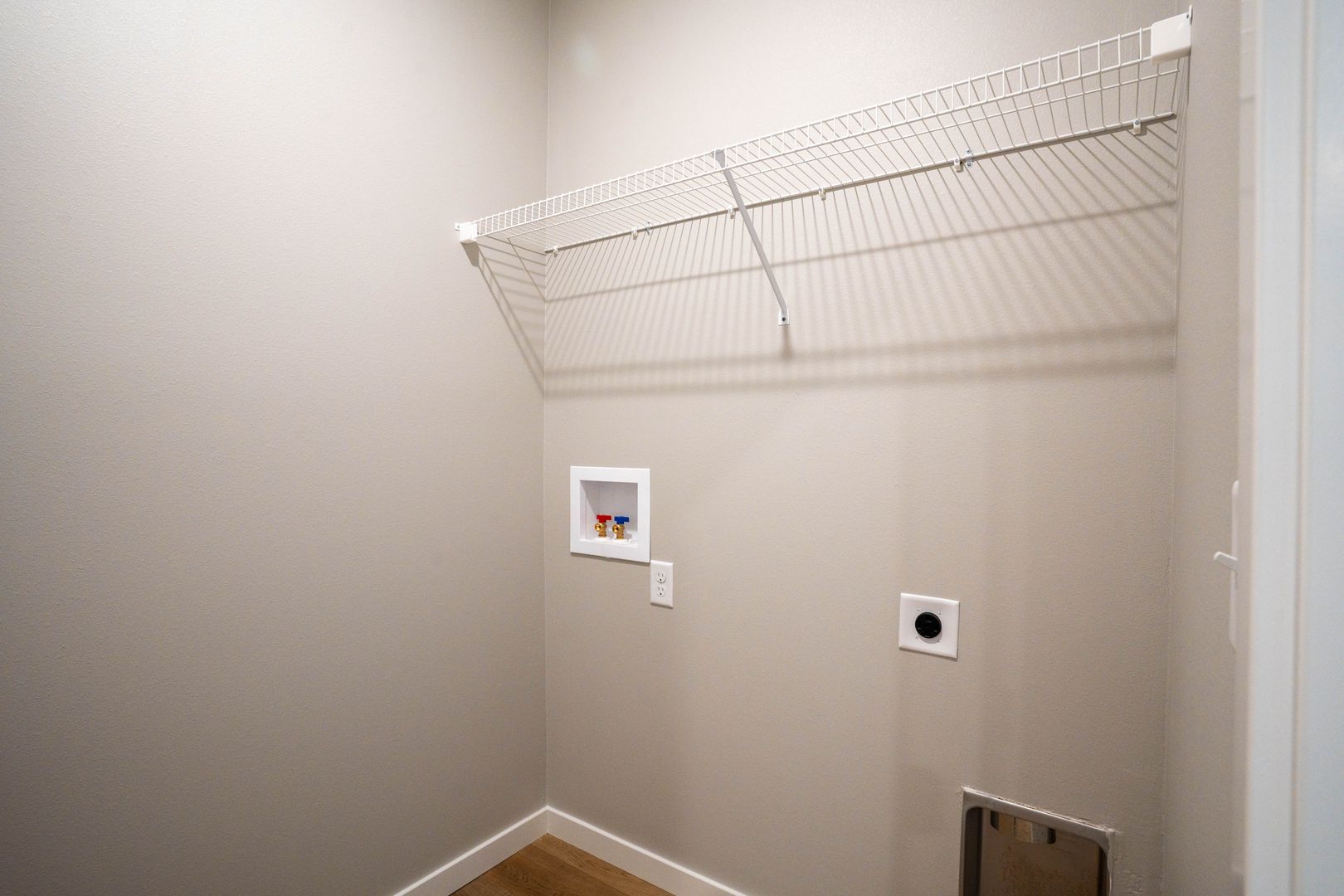 Mount Vernon House: 1726 Cash Dr