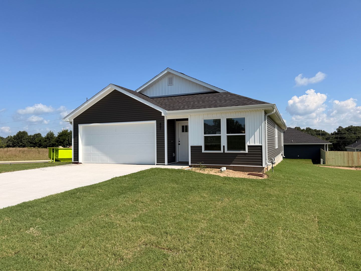 Nixa House: 807 W Meason Ave