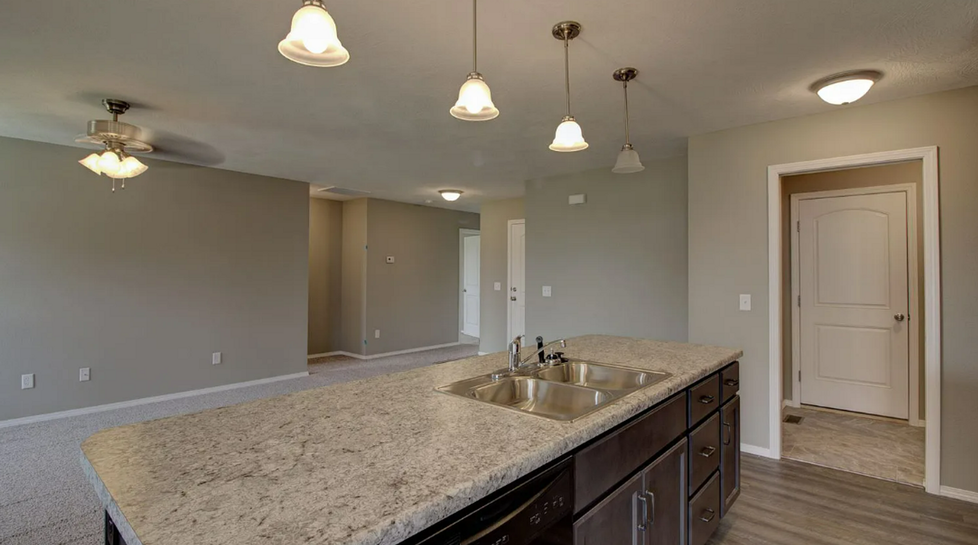 Springfield House: 5517 W Yew St