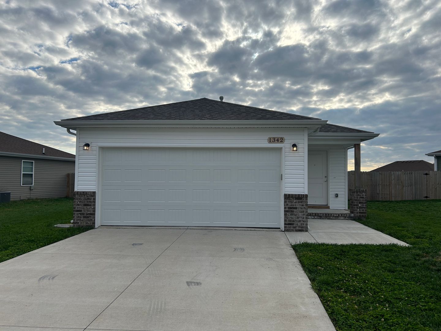 Republic House: 1342 S Choctaw Rd