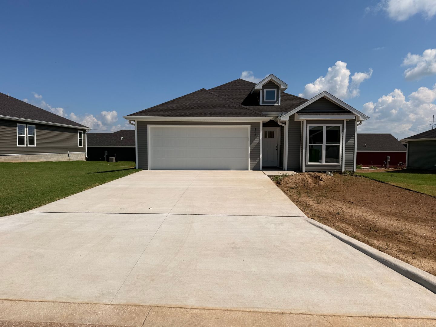 Nixa House: 805 W Meason Ave
