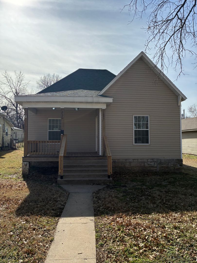 Springfield House: 830 W. Scott St.