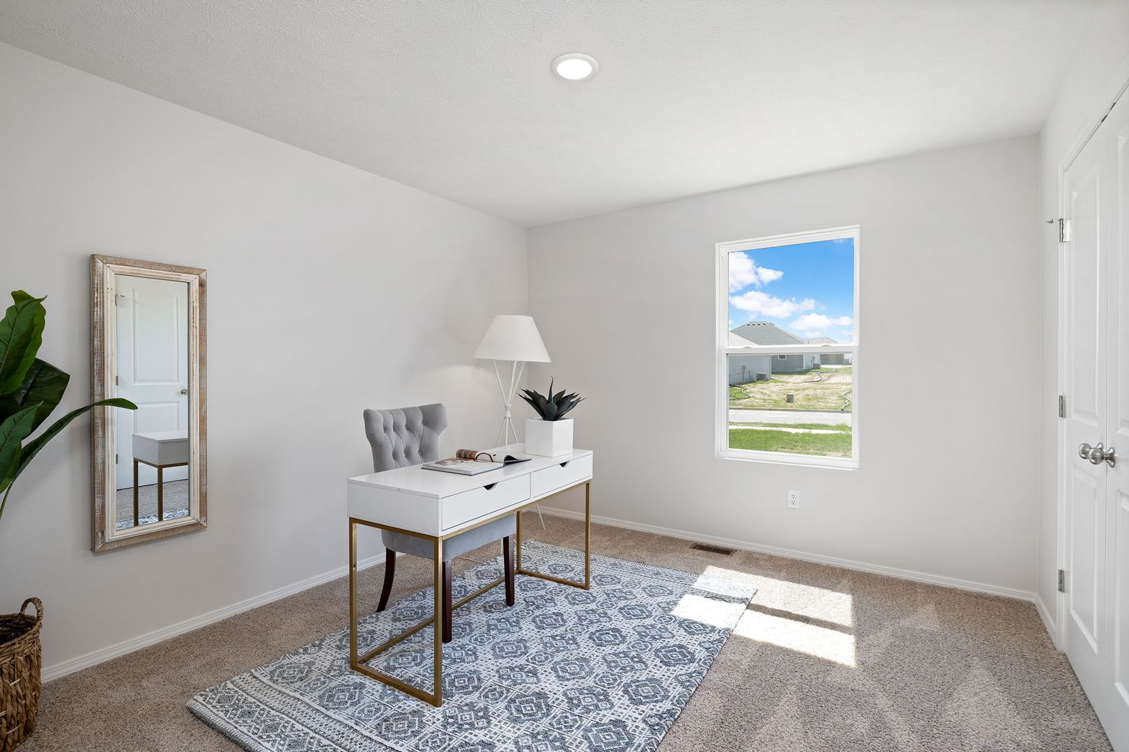 Aurora House: 122 Pin Oak Dr