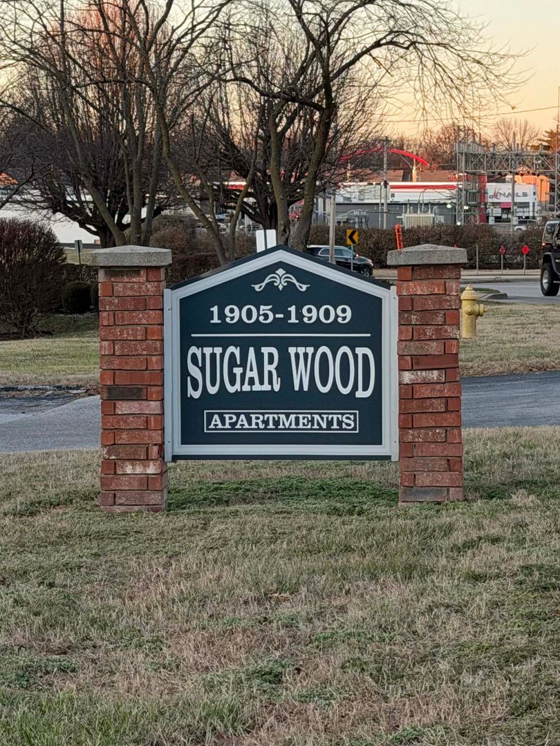 Springfield Apartment: 1905-1909 S. Ingram Mill Road