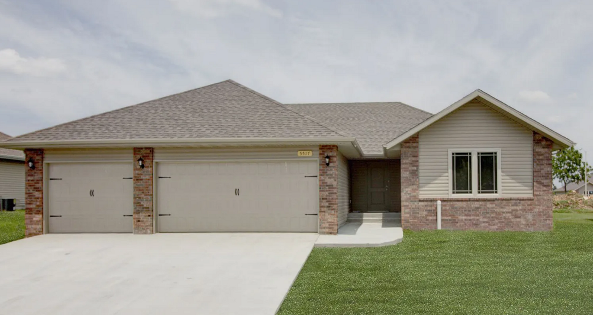 Springfield House: 5517 W Yew St