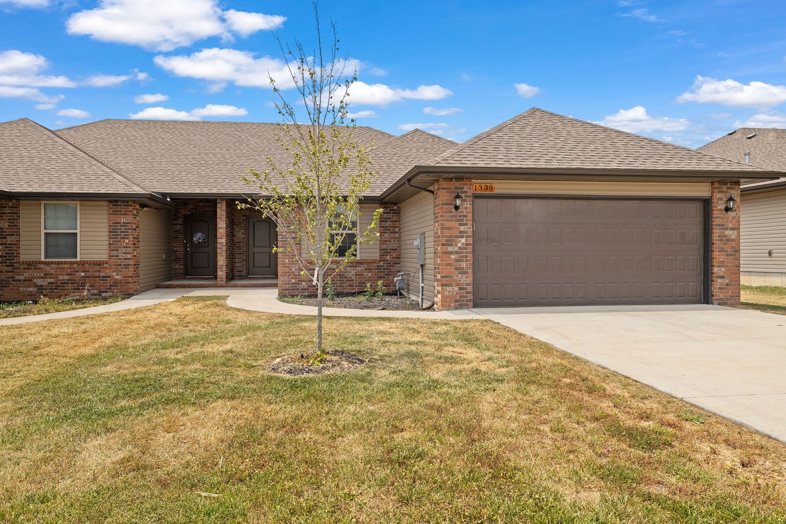 Republic House: 598 W Danielle St