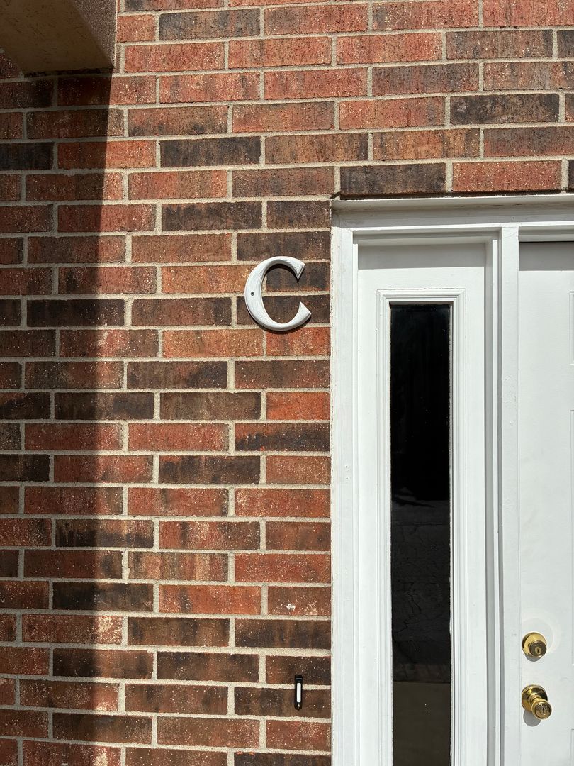 Springfield Apartment: 1905-1909 S. Ingram Mill Road