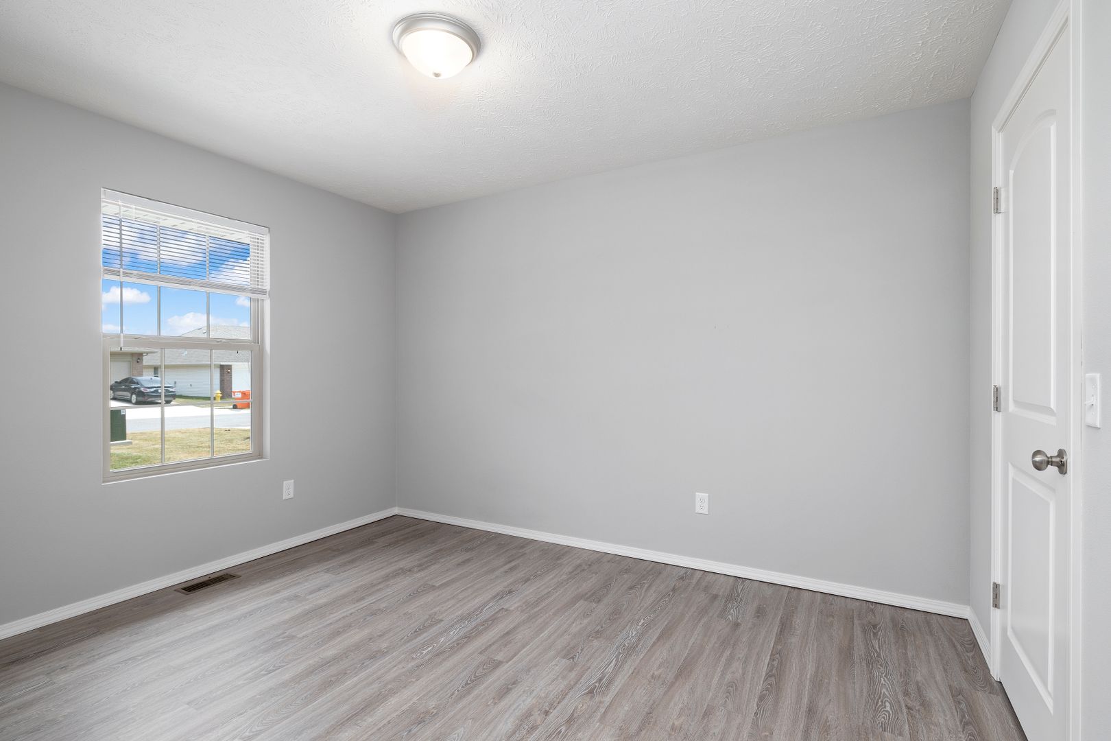 Republic House: 1357 S Normandy Ave