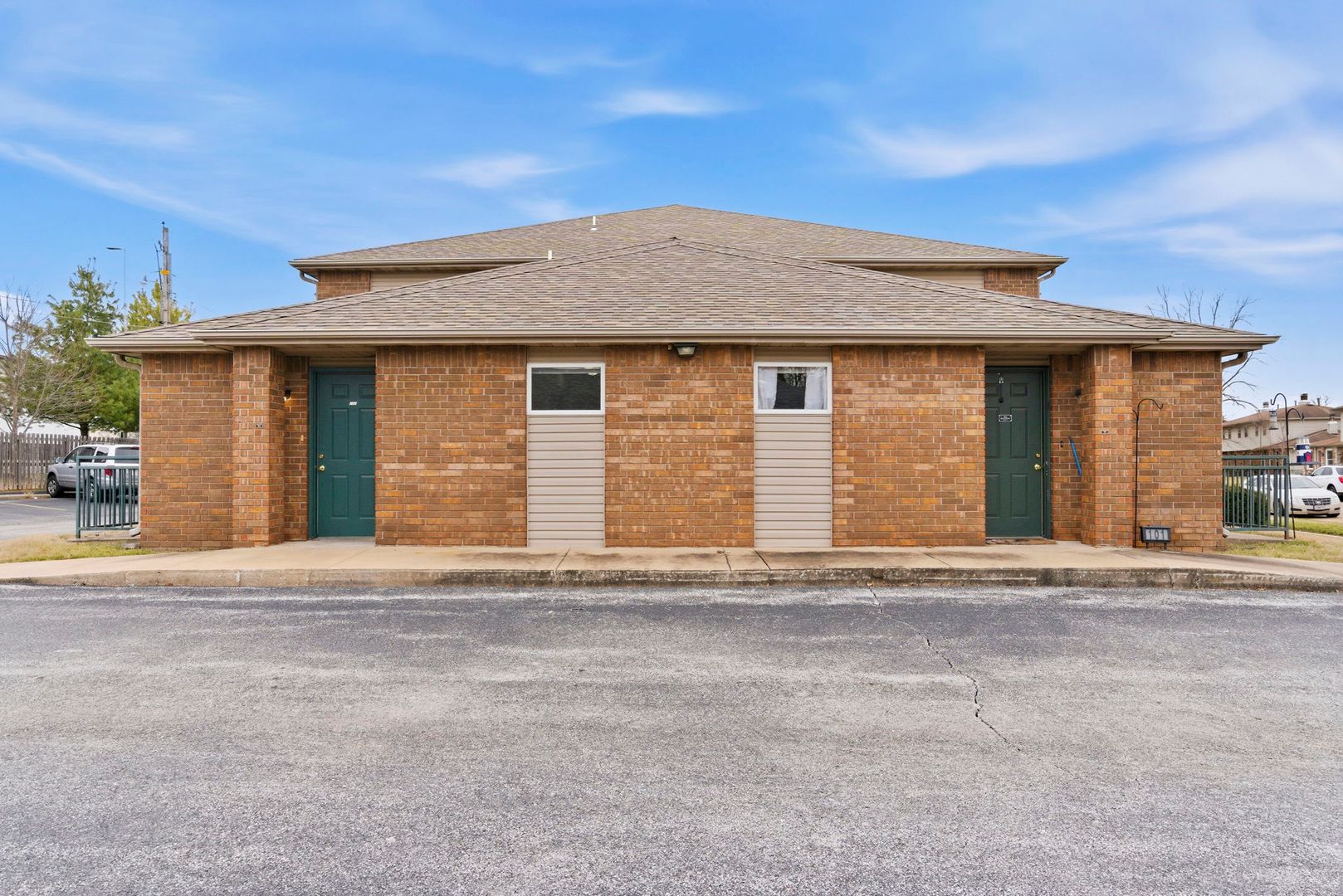 Springfield House: 3360 S Fairway