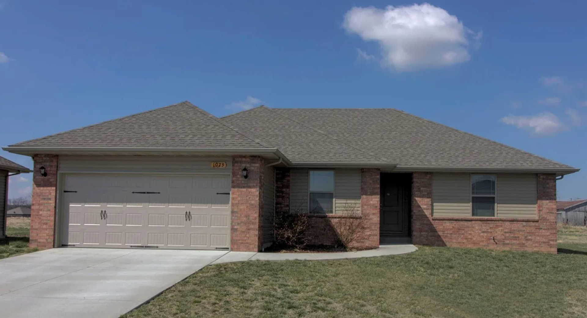 Springfield House: 1023 S Tanner Ave