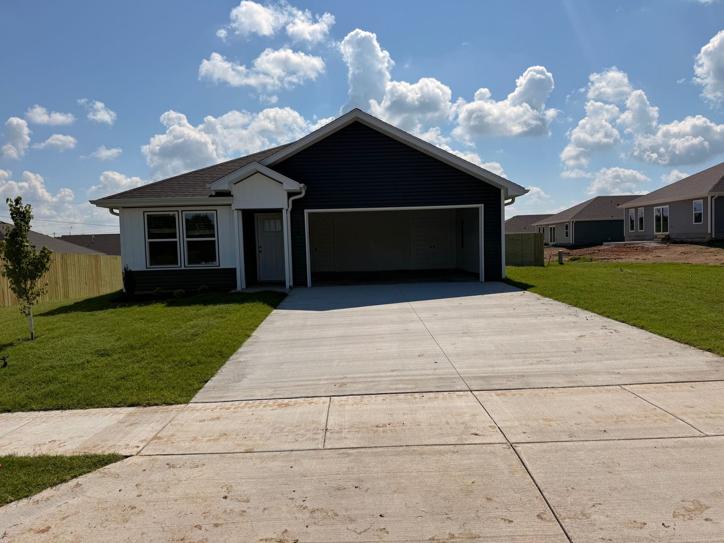 Nixa House: 1534 N Claire St