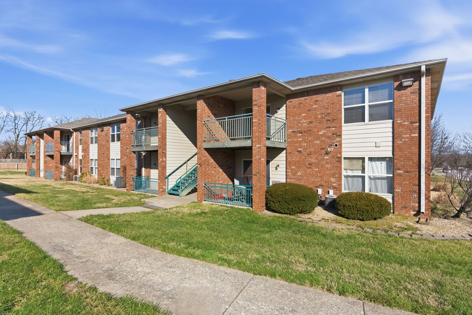 Springfield House: 2835 S Nettleton