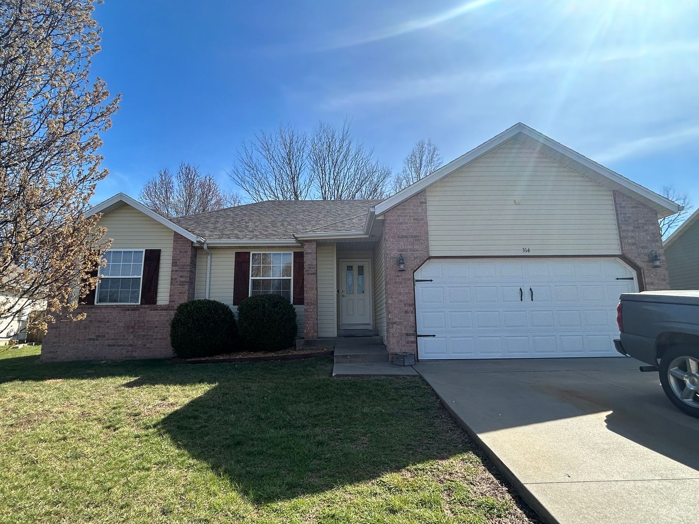 Clever House: 314 W Cherokee Place