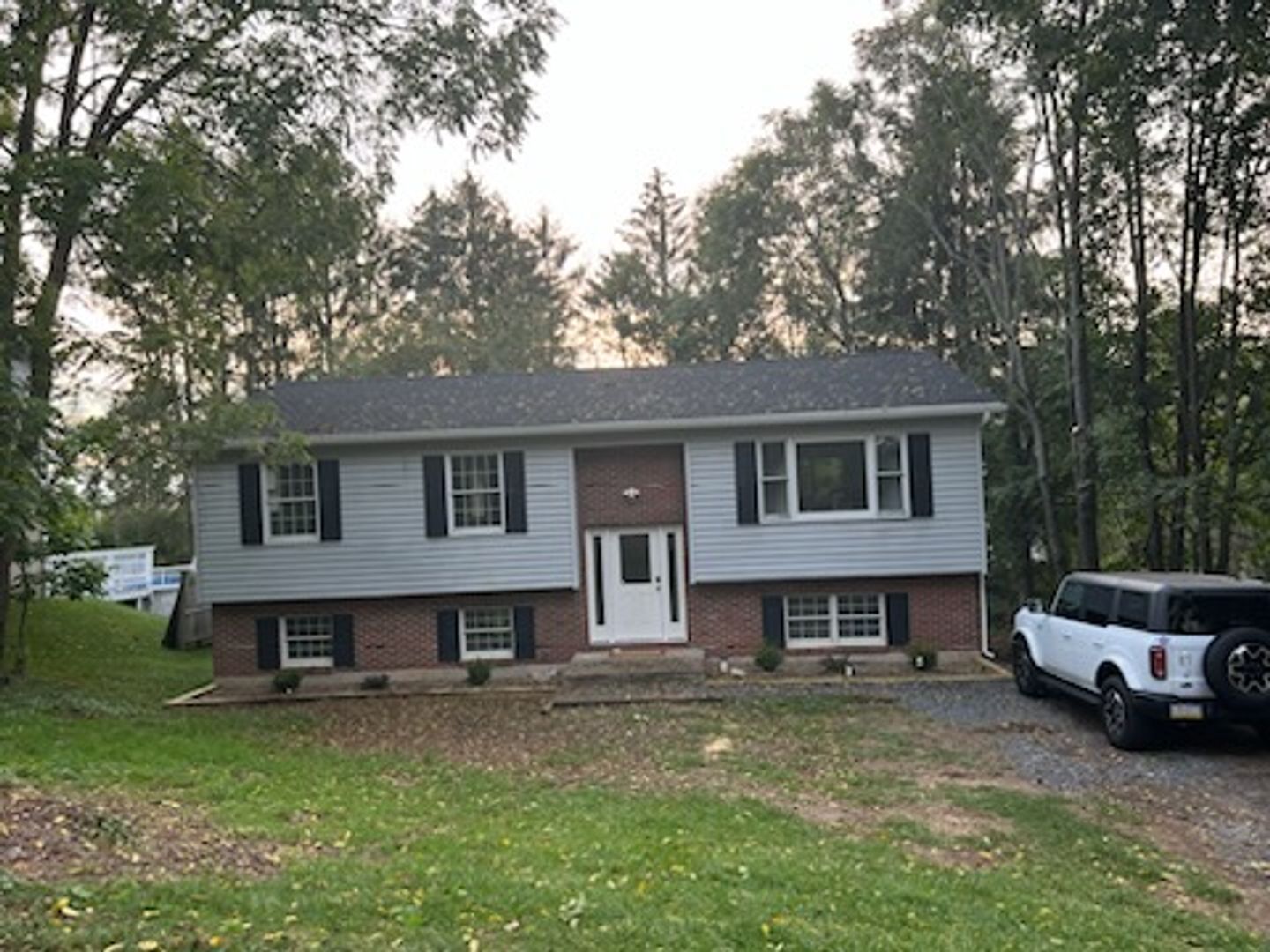 Lemont House: 820 Thompson St