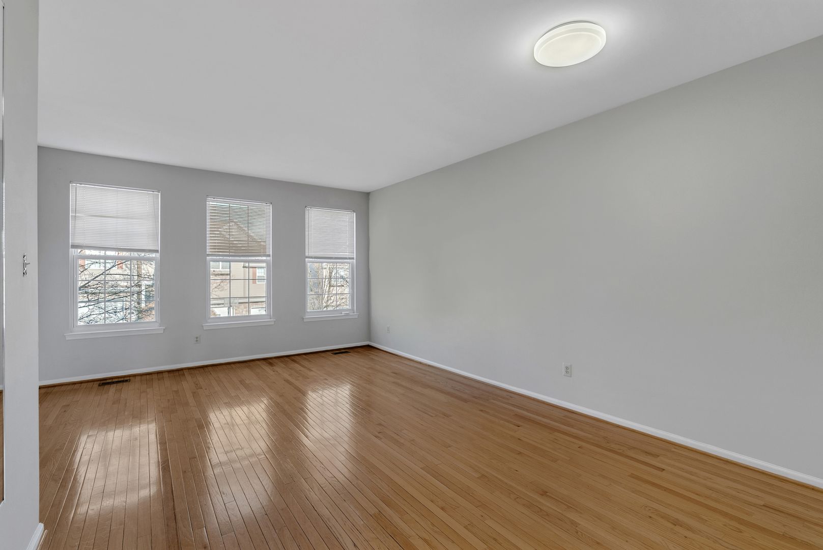 Fort Washington House: 487 Fort Hill Circle
