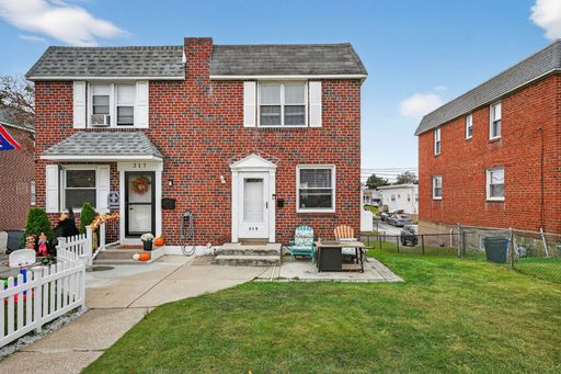 3 Bedroom Townhome – 215 Lynn Road, Ridley Park, PA 19078