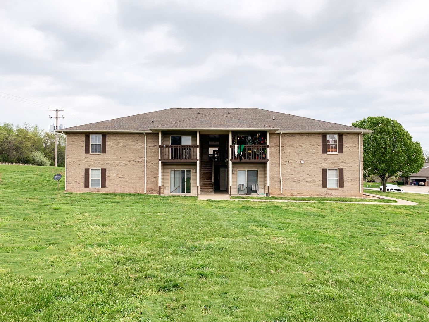 Ozark Apartment: 100 W Warren Ave