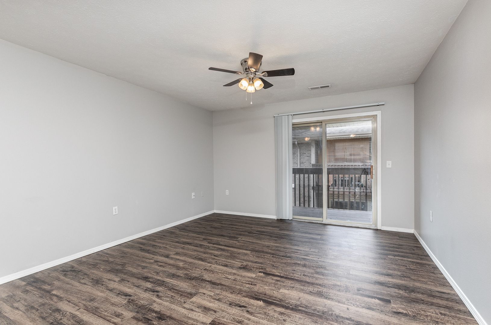 Ozark Apartment: 100 W Warren Ave