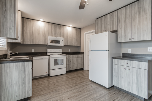 Newly Renovated Apartments! – photo 1