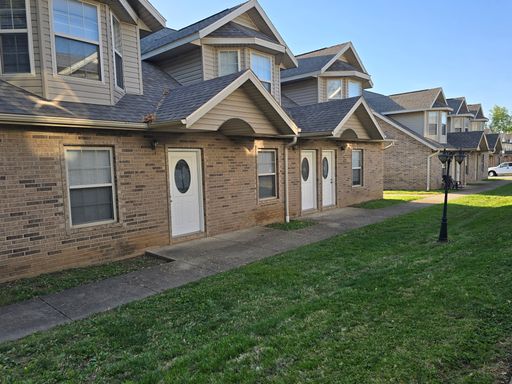2 Bedroom 2.5 bath townhome in Ozark, Mo! – photo 1