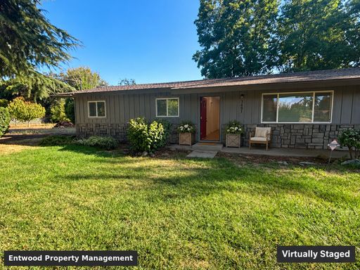 Updated 1960's Ranch House in Chico Orchards – photo 1