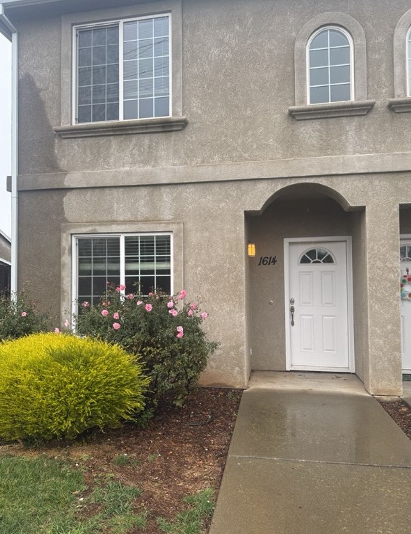 Chico Townhome: 1614 Manzanita