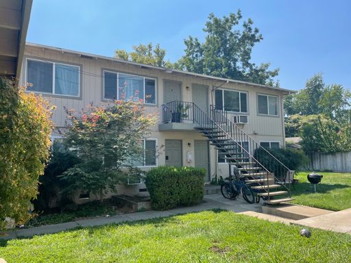 Two Bedroom Apartment Close to Shopping and Schools! – photo 1