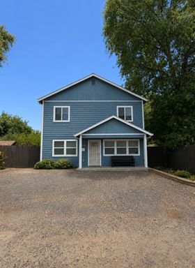 Hidden Gem Nestled Off the Main Road! – photo 1